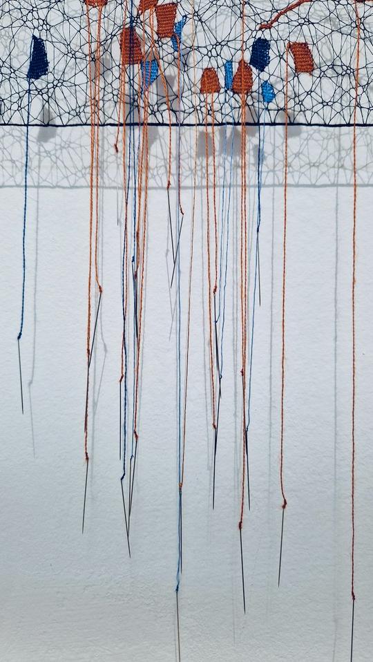 Lieve Smets. Making memories. 2022. Coton, silk, cashmere, needles. 1,7 x 0,6m.